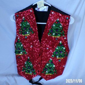 VINTAGE HANDMADE RED AND GREEN BEADED SEQUENCE CHRISTMAS TREE HOLIDAY VEST